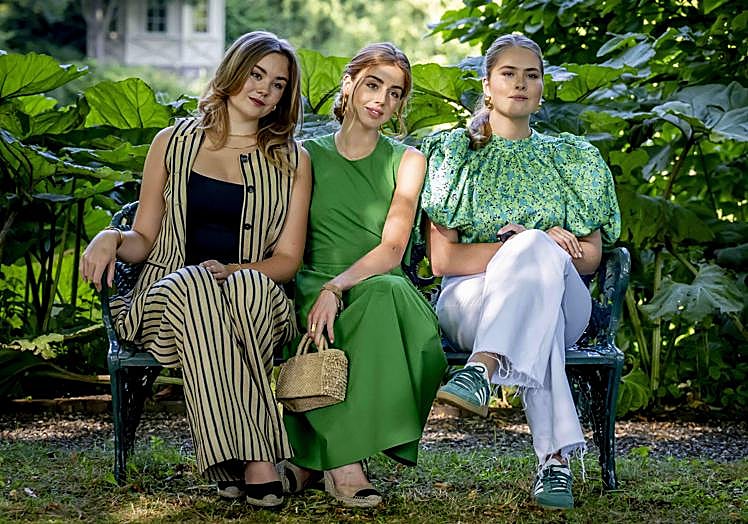 Ariane, Alexia y Amalia de Holanda con las zapatillas verdes de Adidas.