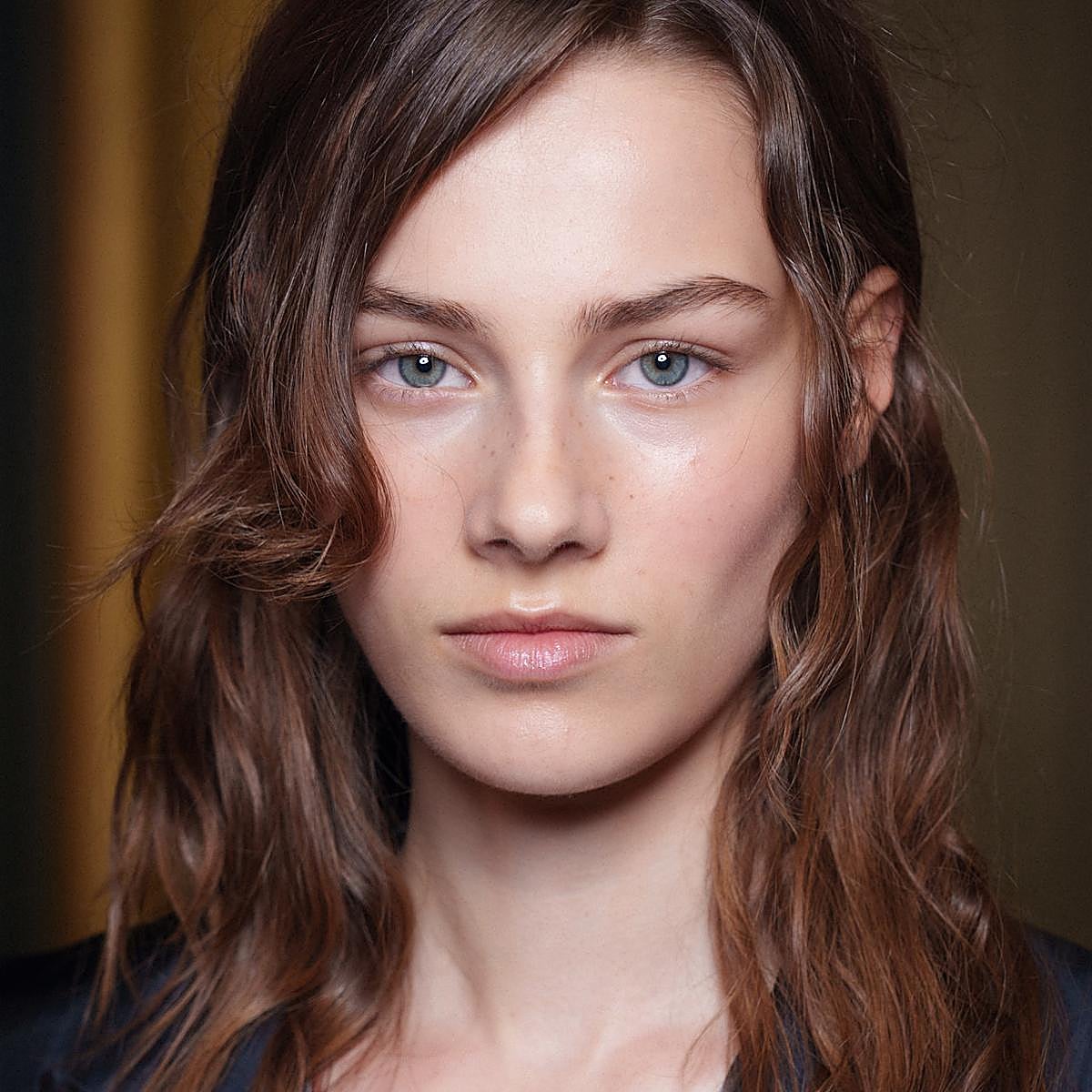 Los mejores fijadores de cejas para conseguir un look natural, ordenado y sin efecto pegajoso.