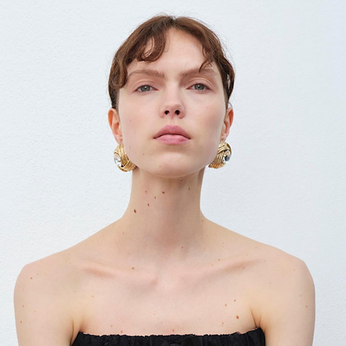 Estos contornos de ojos desinflaman bolsas, corrigen ojeras y mejoran la textura del contorno con efecto visible.