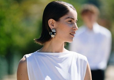 Una modelo francesa en el street style de París.