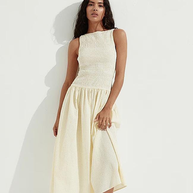 Vestido midi con elástico amarillo mantequilla