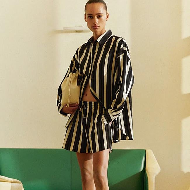 Shorts con estampado de rayas