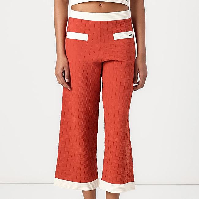 Pantalones naranjas con ribete blanco de Karl Lagerfeld, a la venta en Zalando, 229,95 euros.