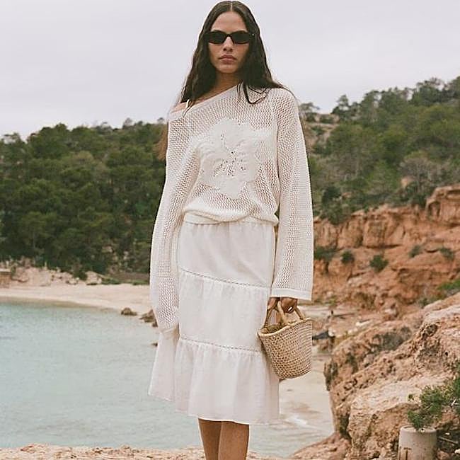 Falda midi con paneles color blanco