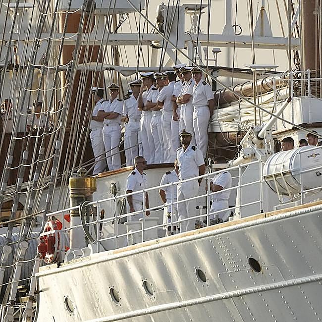 La tripulación de Elcano, en cubierta.