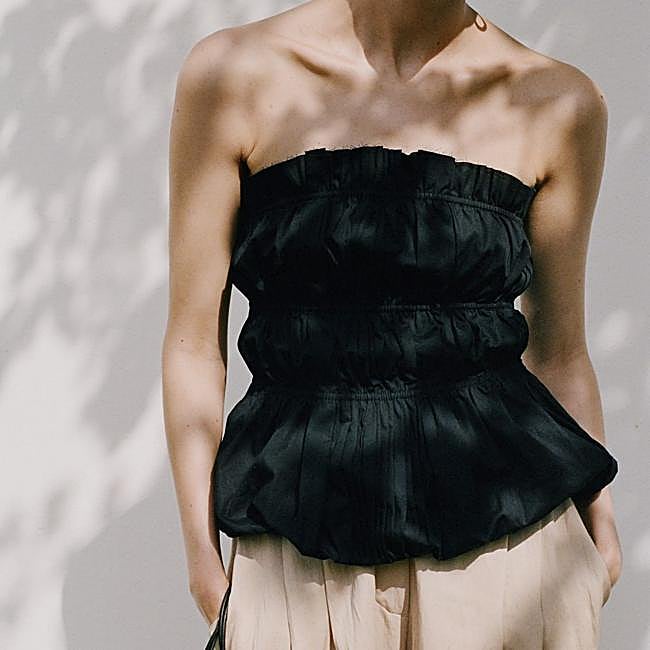 Top fruncido con peplum