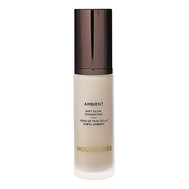 Ambient Soft Glow Foundation de Hourglass. Precio: 43 euros