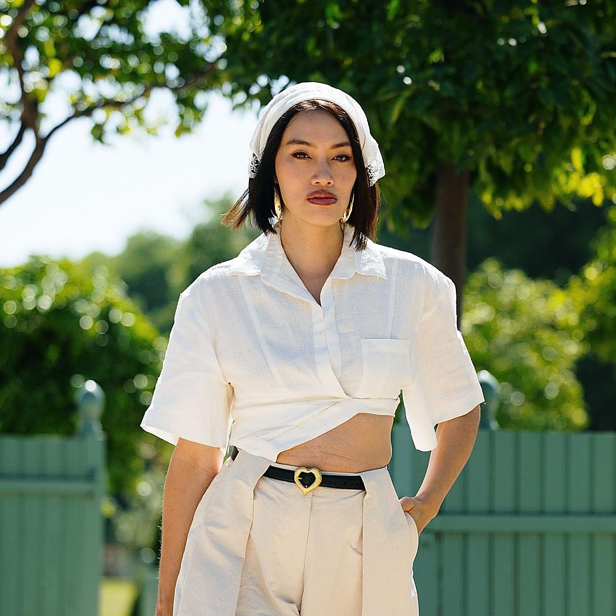 Influencer con look veraniego