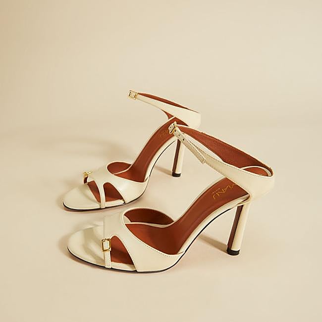 Sandalia Almond Toe de Manu Atelier.