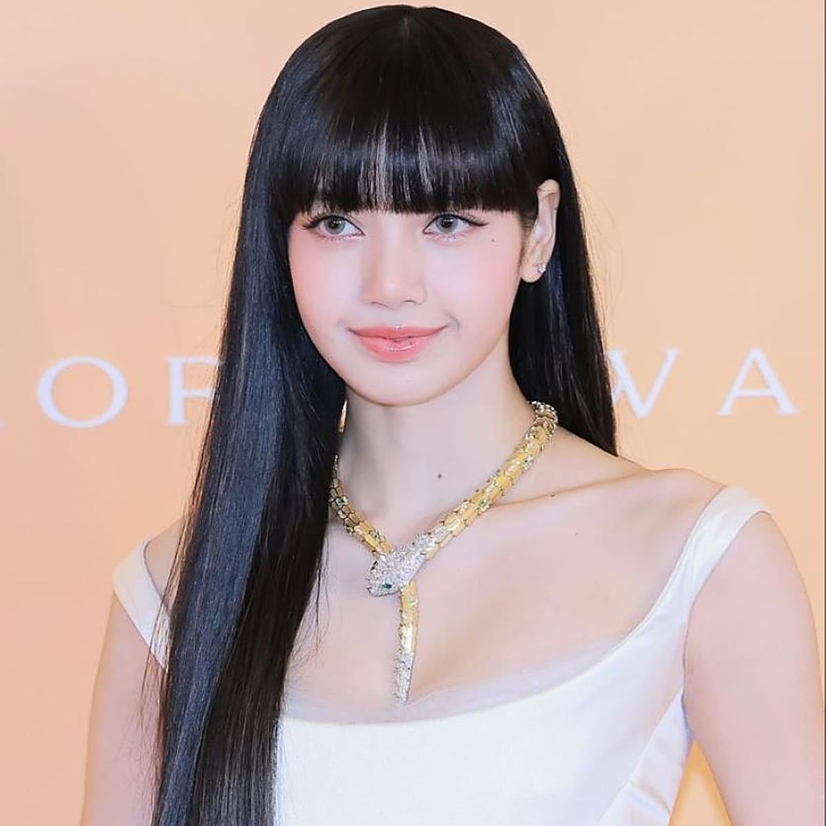 Lisa de Blackpink con pelo liso