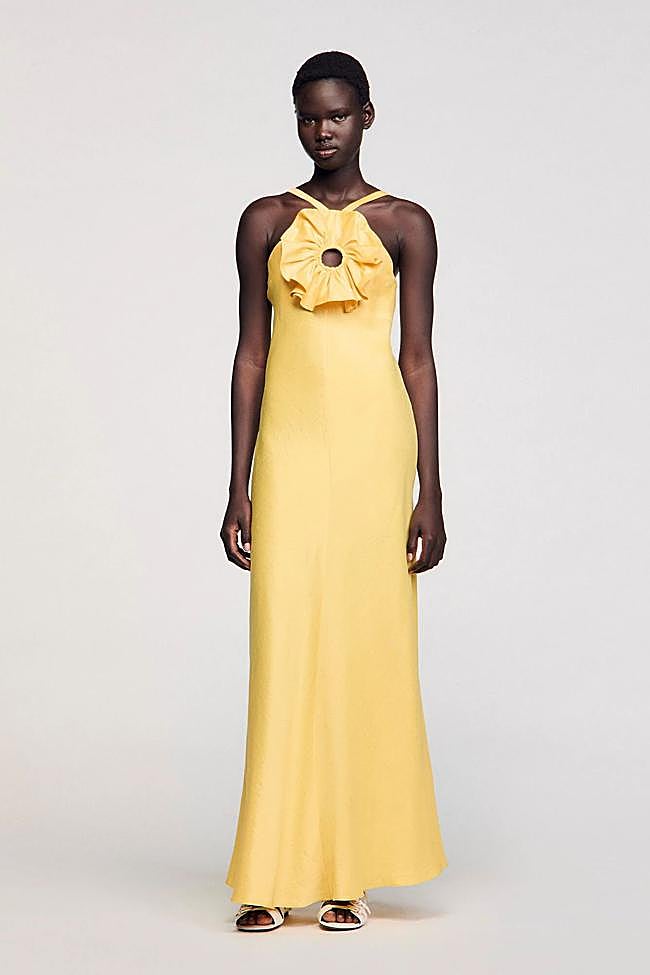 Vestido alrgo con volante (241,5€)