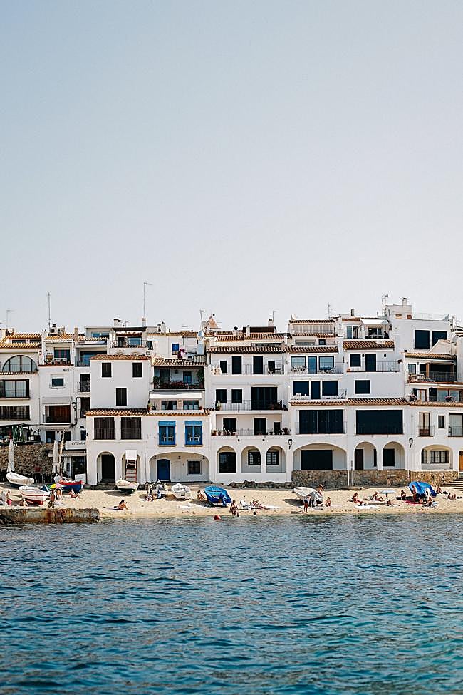 Vista de Calella de Palafrugell, uno de los pueblos costeros más bonitos del Bajo Ampurdán.