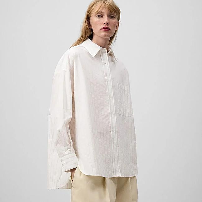 Camisa blanca de lino de Adolfo Domínguez, 39 euros.