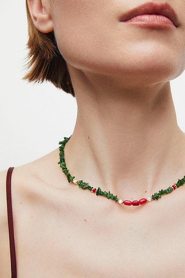 Collar con detalle de piedras naturales de Vidal & Vidal.