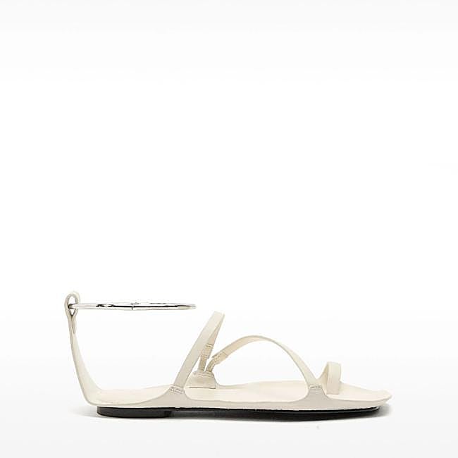 Sandalia blanca de Parfois, 45,99 euros.