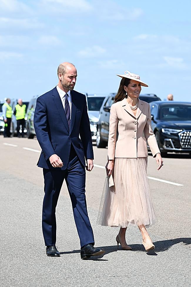 El look de Kate Middleton recibiendo a Emmanuel y Brigitte Macron
