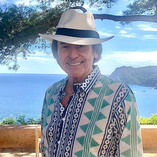 Una imagen del cantante en la isla balear donde pasa los veranos.