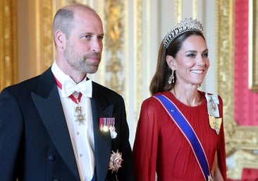 El impresionante look de gala de Kate Middleton: estrena vestido rojo de Givenchy y la tiara favorita de Diana de Gales