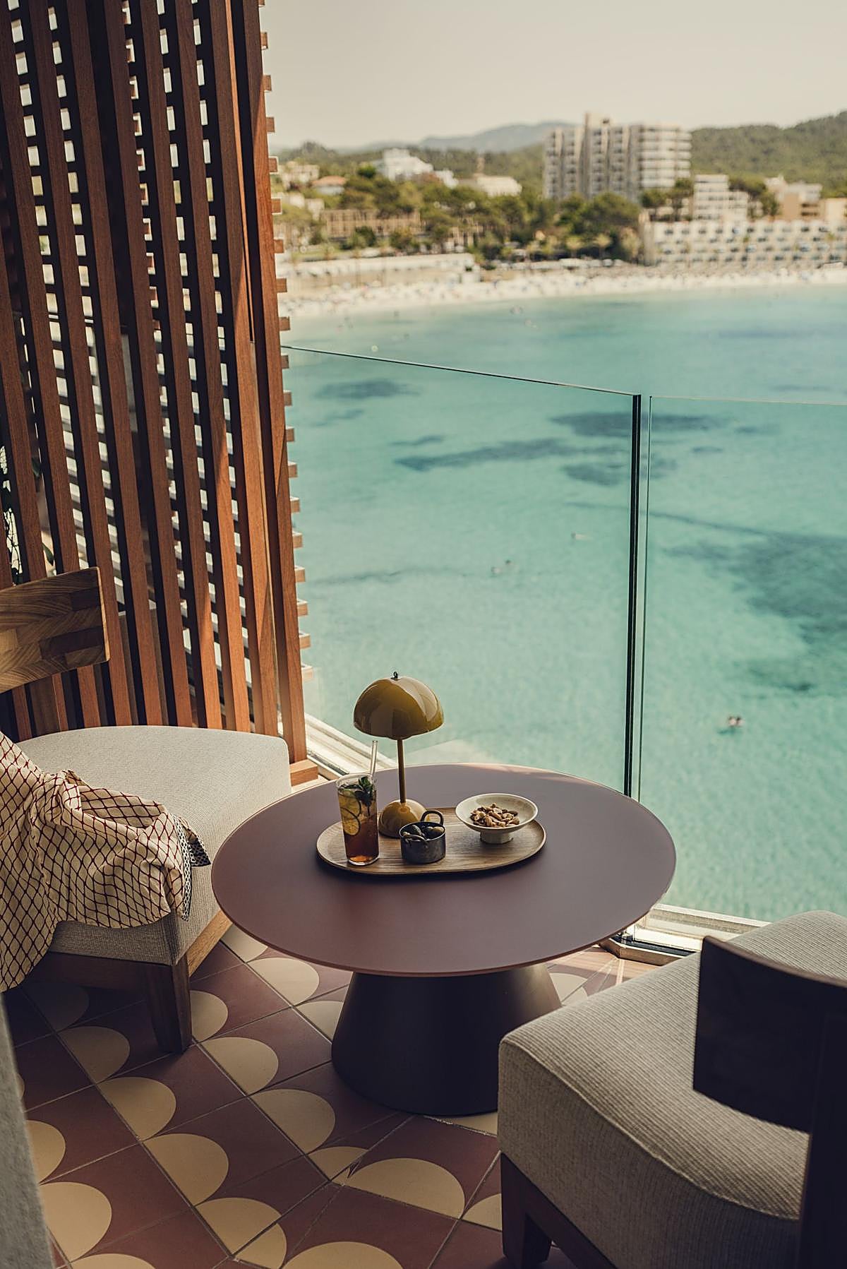 Las impresionantes vistas desde una de las habitaciones de Aethos Mallorca.