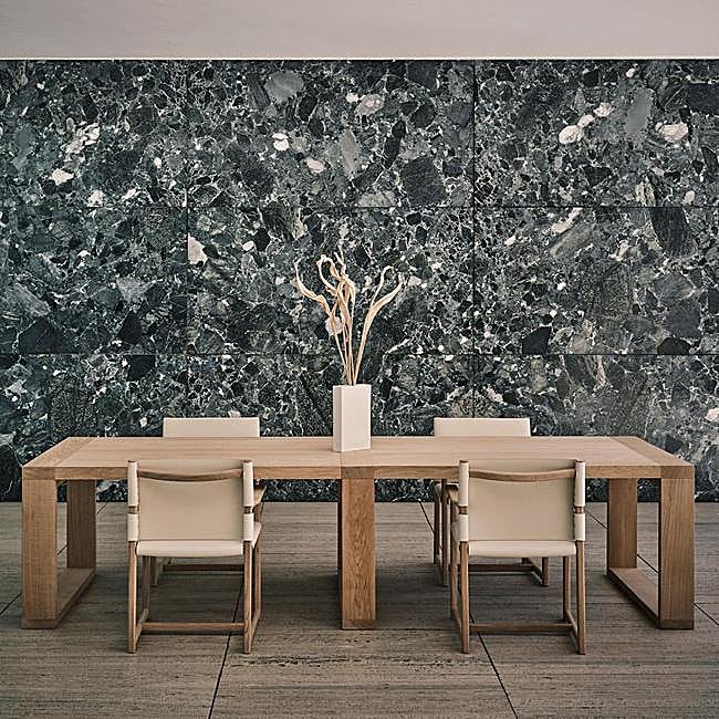 Conjunto de comedor. La Table 01 cuesta 4.800 euros y cada una de las Chair 03, 549 euros.