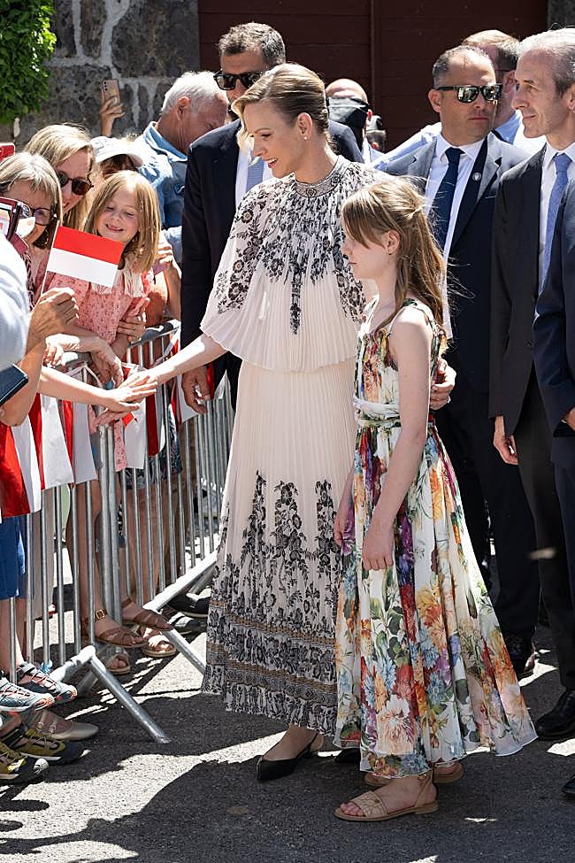 Charlène de Mónaco junto a su hija Gabriella.