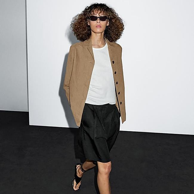 Bermudas de vestir con pinzas color negro