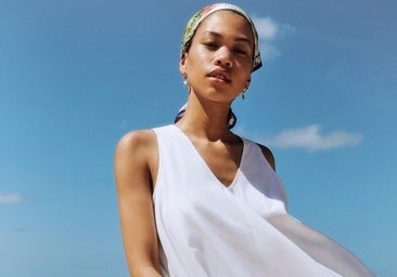 Modelo con look de Primark