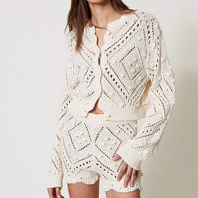Conjunto de crochet blanco de Twinset: shorts 93 euros y top 142,20 euros.