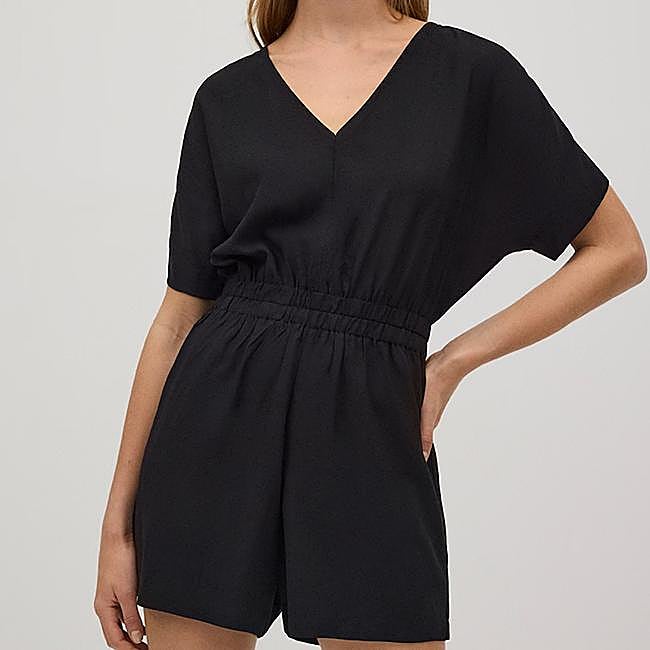 Mono corto negro de Ysabel Mora, 52,57 euros.