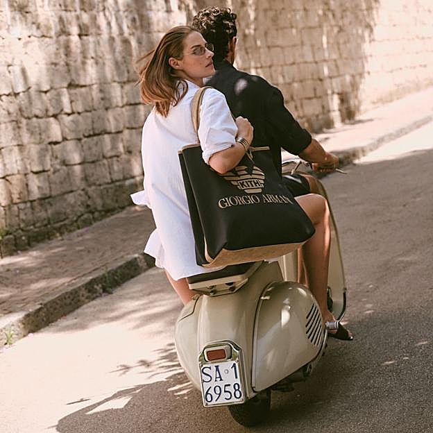 Imagen principal - Imágenes de la colaboración de Giorgio Armani x Kith.