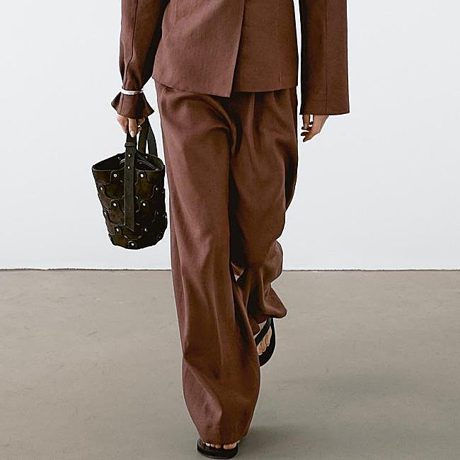 Pantalón ancho de lino natural, 29,95 euros.