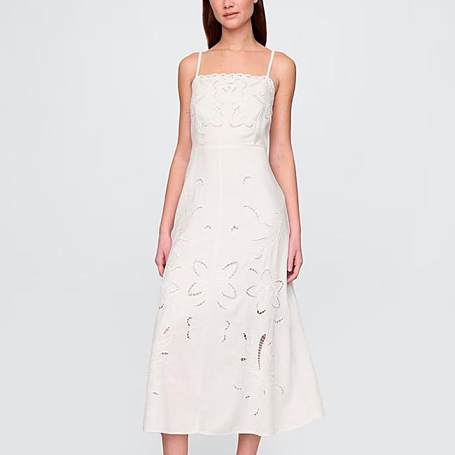 Vestido de lino blanco con escote cuadrado de Gap, 61,99 euros.