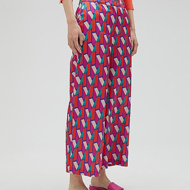 Pantalón satinado estampado cropped