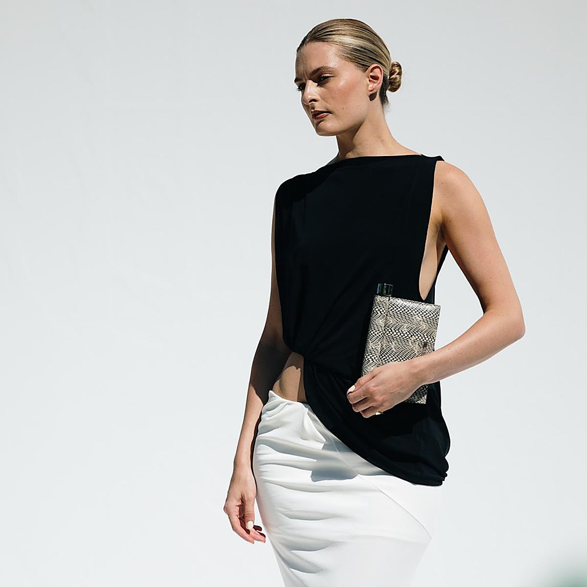 Mujer con vestido elegante