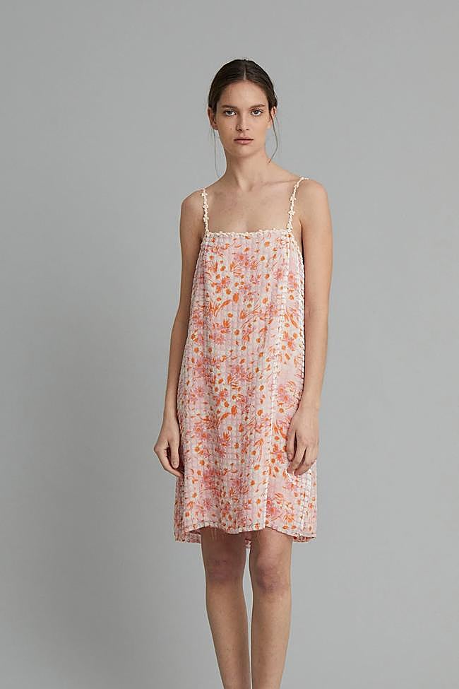 Vestido mini con estampado de flores de Lebor Gabala.