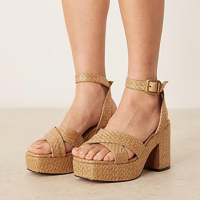 Sandalias con cuña de yute