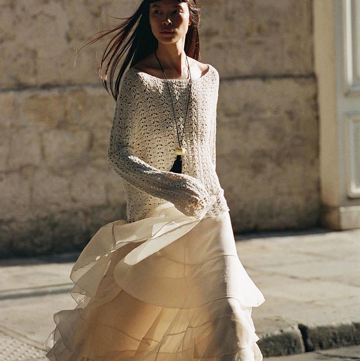 Modelo con look de Massimo Dutti