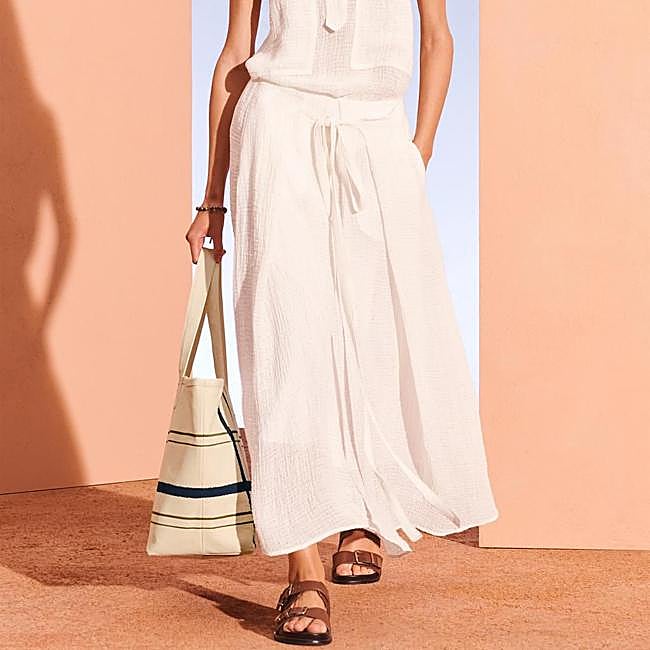 Falda larga fluida de lino blanco
