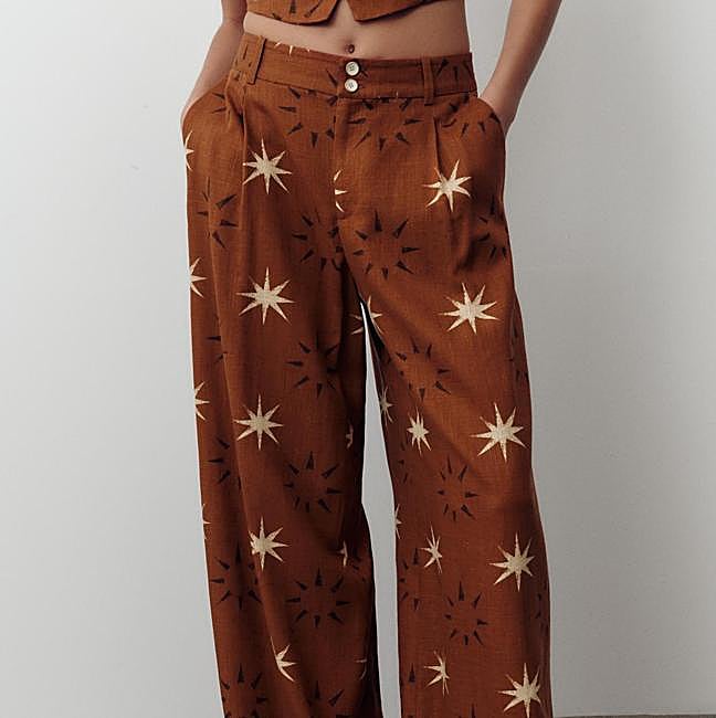 Pantalón estampado de Zara (29,99 euros)