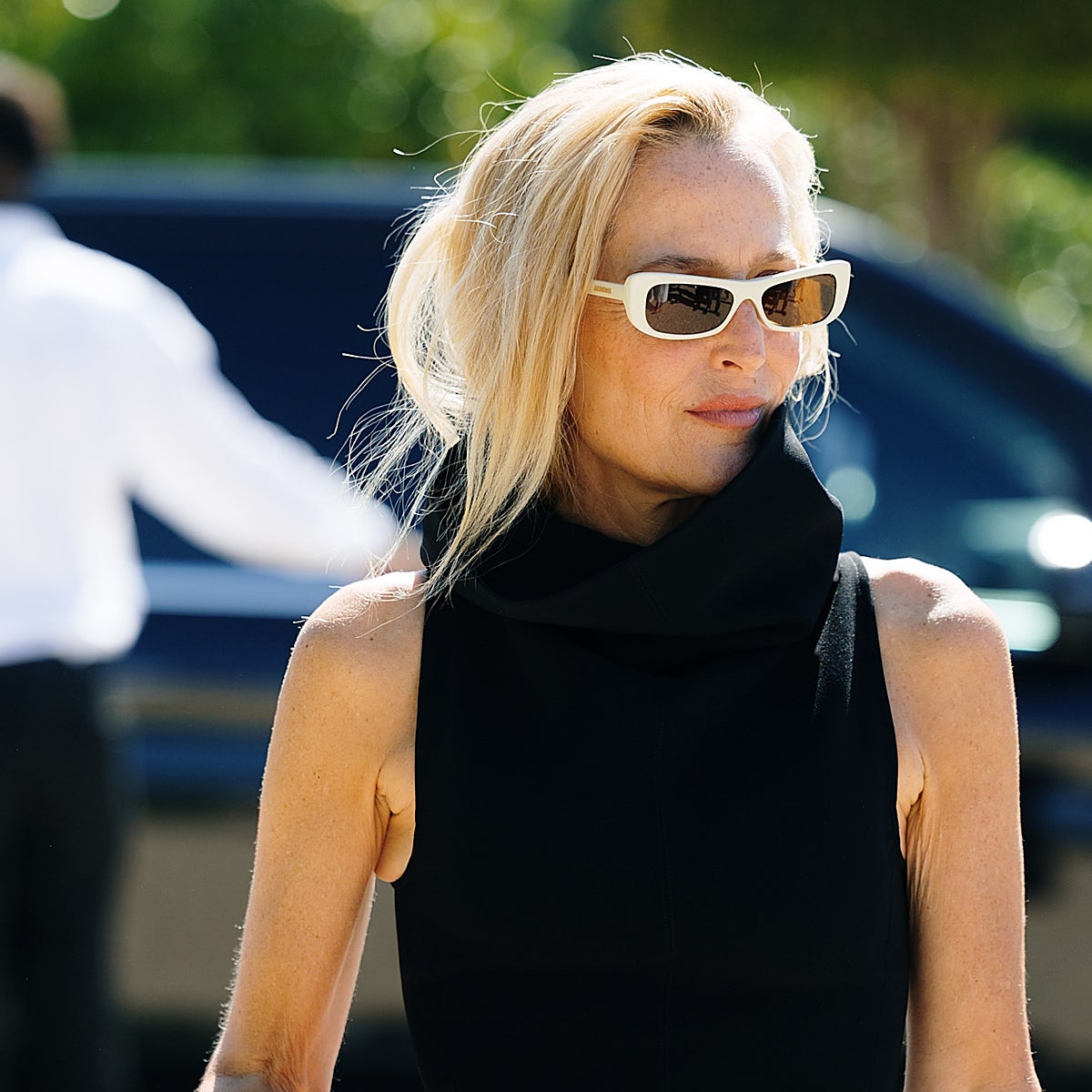 Mujer con look veraniego.