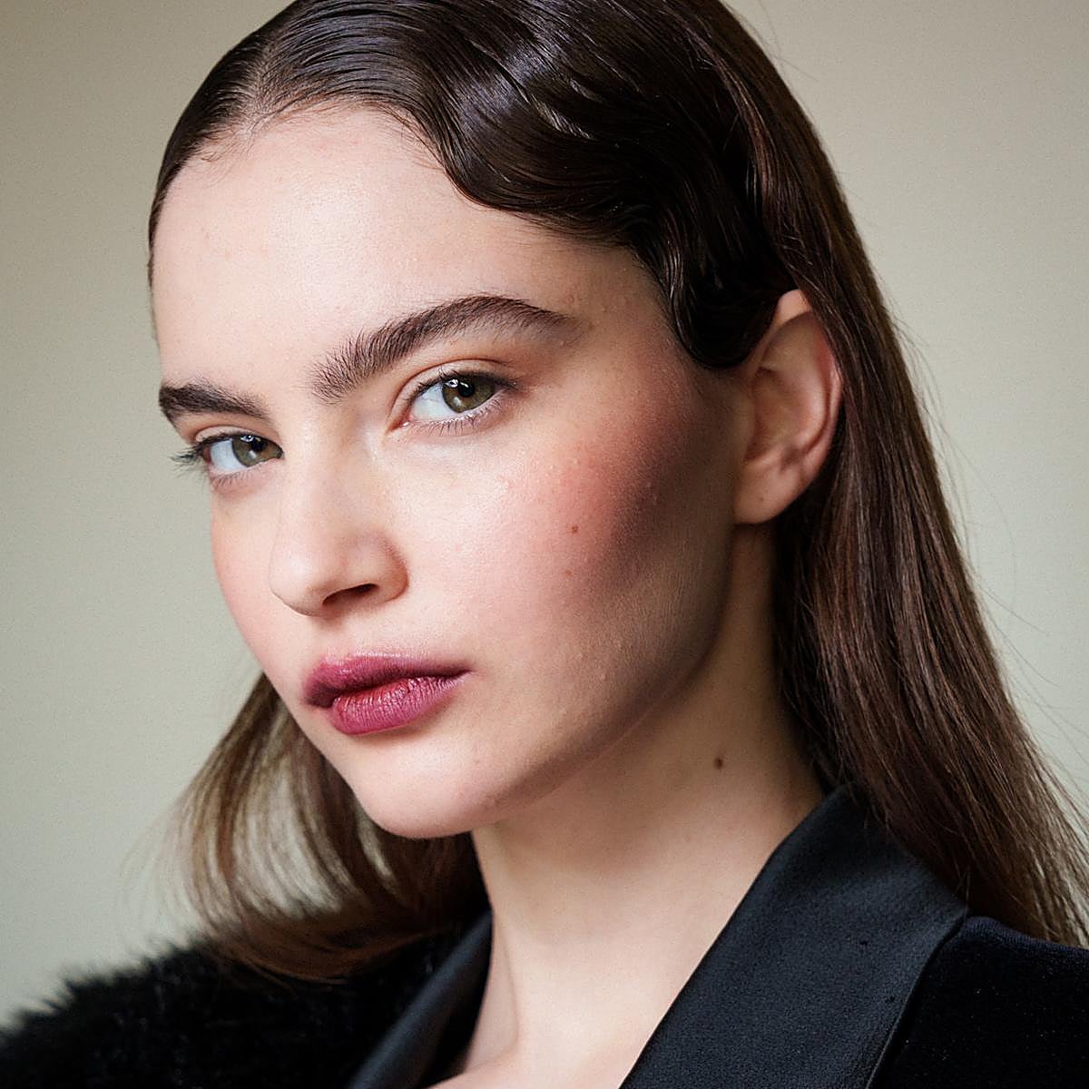 Saber la porosidad de tu pelo puede ayudarte a que no se ensucie tanto en verano. Un experto explica cómo.