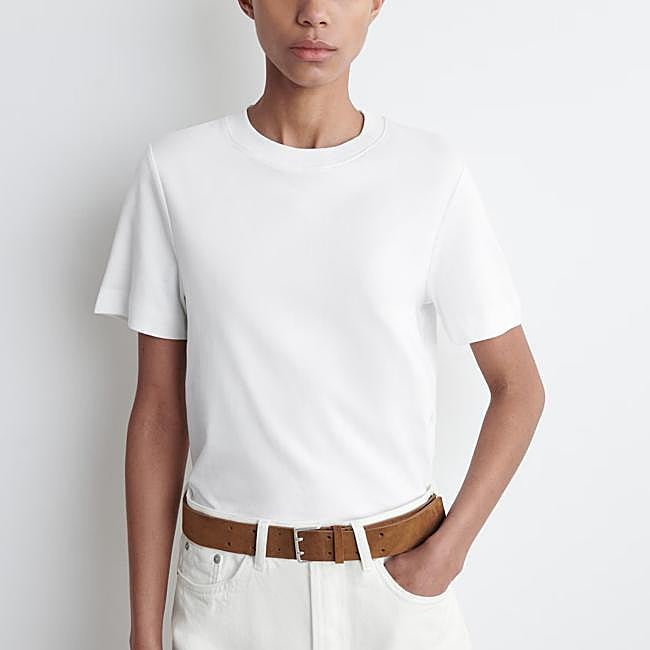 Camiseta blanca con cuello caja de COS, 35 euros.