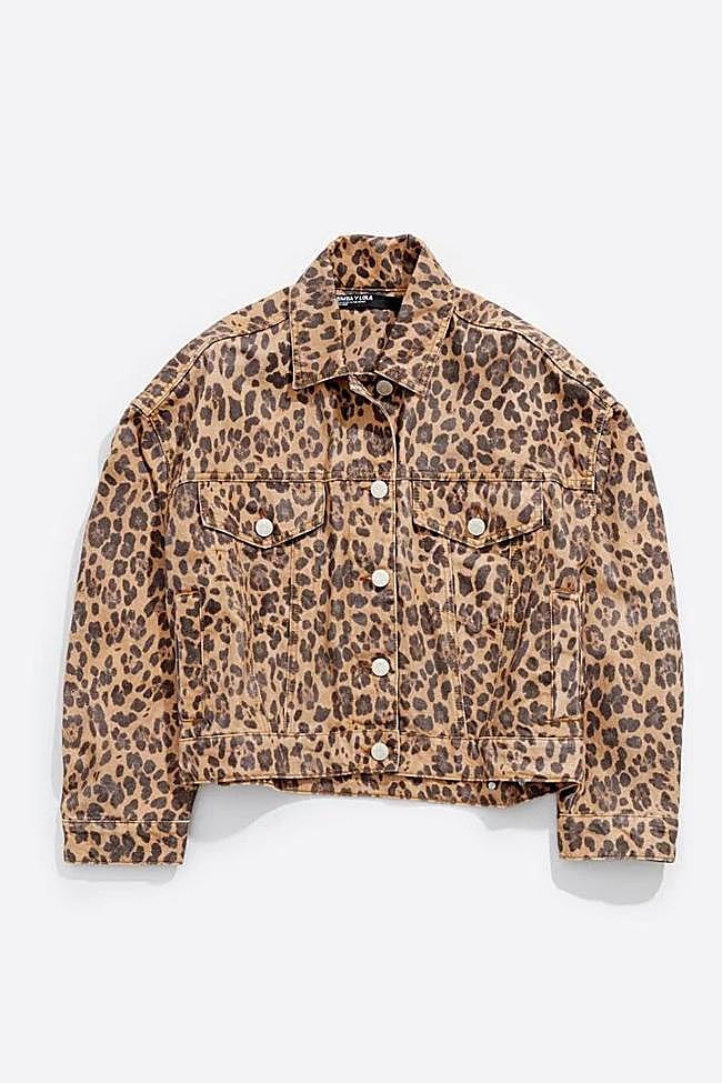 Cazadora denim oversize leopard natural (66€)