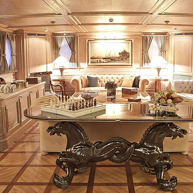 El lujoso interior del Creole.