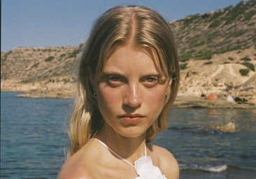 Trucos de experto para mantener el pelo bonito (y sin encrespamiento) con el cloro y el sol