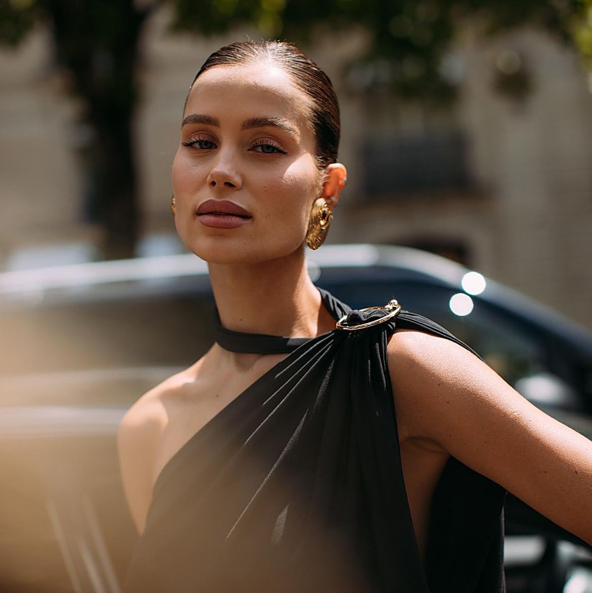 Influencer con maquillaje sin brillos