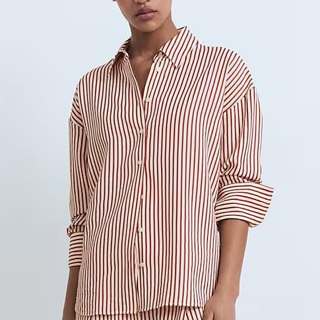 Camisa de rayas de Mango, 22,99 euros.