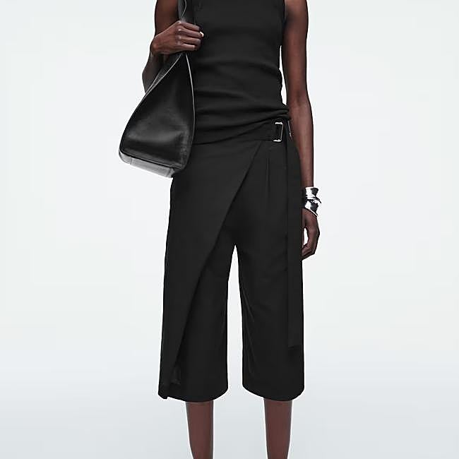 Pantalón cruzado de COS, 89 euros.