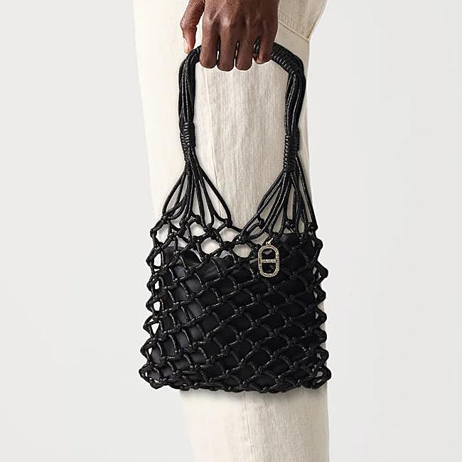 Bolso negro de Twinset, 90,75 euros.