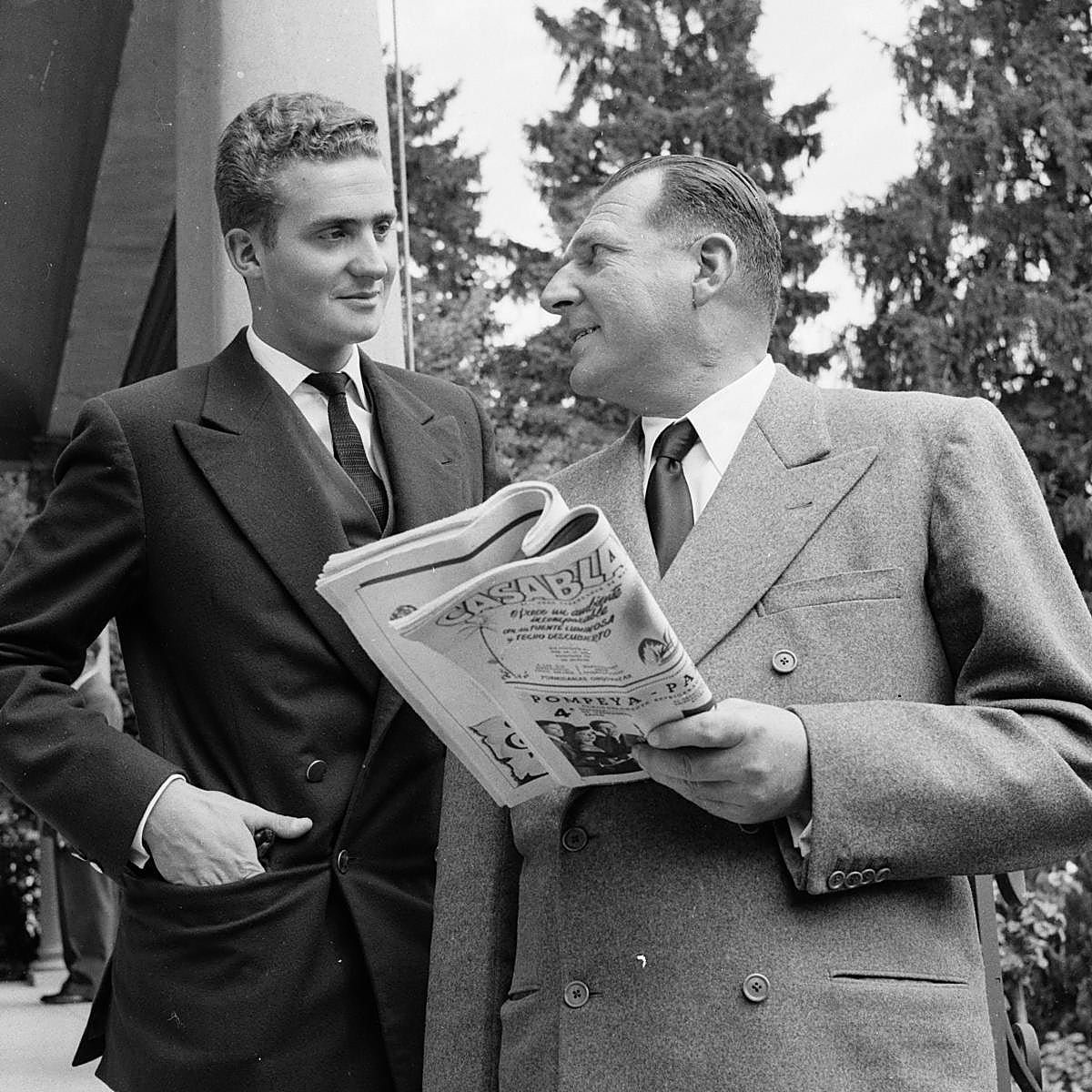 El rey emérito Juan Carlos, junto a su padre, Don Juan, conde de Barcelona.